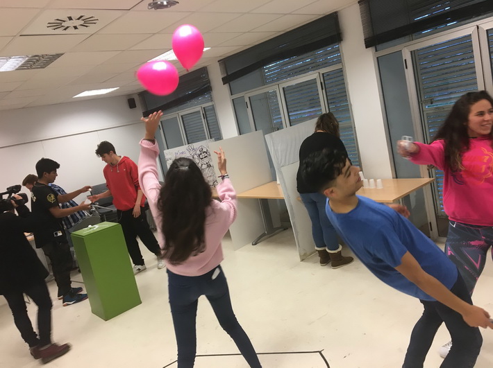 La segunda edición del ‘First Friday’ reúne a más de una docena de jóvenes en el Centro Joven